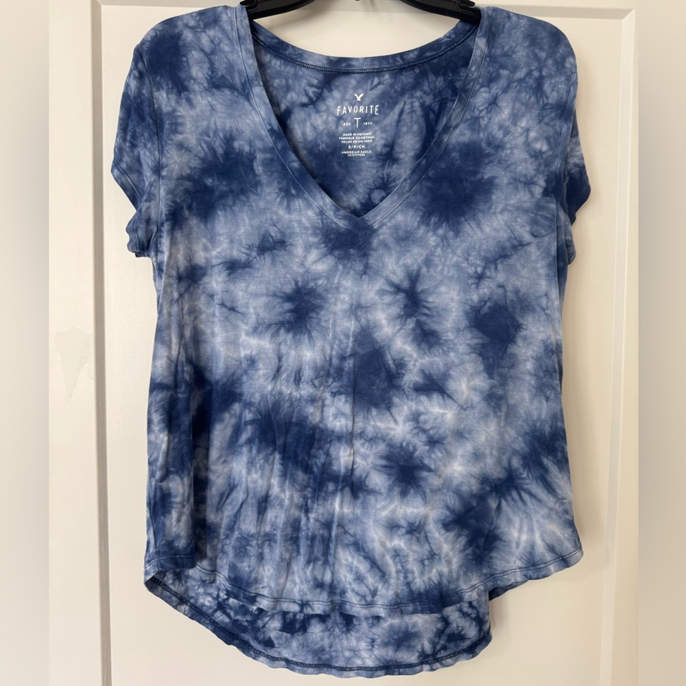 American Eagle Outfitters Women's Favorite T Blue Tye Dye V-Neck Size Small